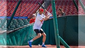 ▲美國門神透納（Matt Turner）打擊練習頻頻轟出全壘打。（圖／翻攝自U.S. Men's National Soccer Team
推特）