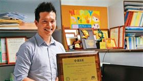 逢甲大學電機系前教授吳宏偉，被妻子發現在婚姻期間與9名女子有外遇行為。