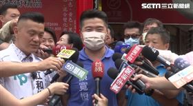 ▲台灣民眾黨主席柯文哲參拜大甲鎮瀾宮並與廟方座談顏寬恒陪同