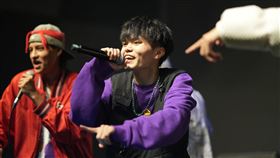 育達高中許伯廷同學曾於《北流與你相育》開唱，大秀燃爆全場的饒舌表演。（圖／育達高中提供）