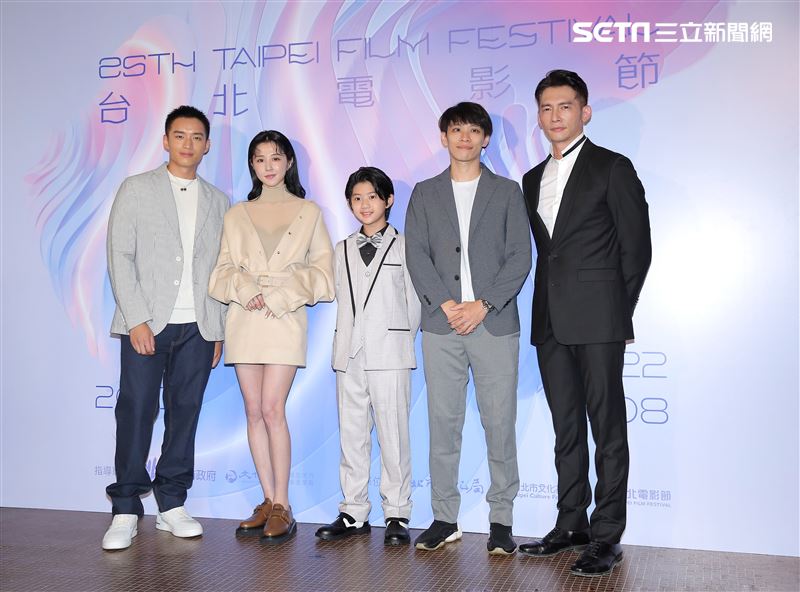 温昇豪、邵雨薇、陳澤耀、陳少卉張書瑋導演出席《我和我的賽車老爸》世界首映記者會。（圖／記者楊澍攝影）