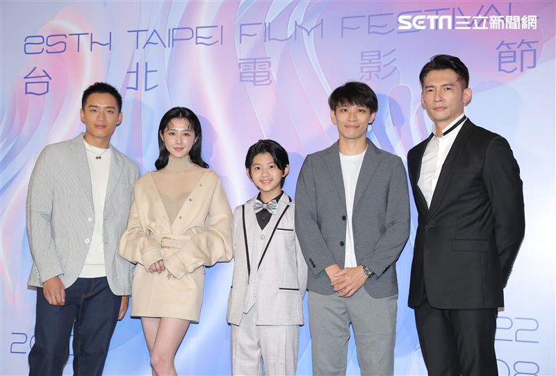 温昇豪、邵雨薇、陳澤耀、陳少卉張書瑋導演出席《我和我的賽車老爸》世界首映記者會。（圖／記者楊澍攝影）