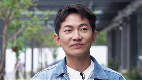 蔡昌憲自認成為父親後個性變得穩重許多。（圖／公視提供）