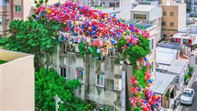 台中大甲，石頭屋，繽紛，氣球，天外奇蹟，霍爾移動城堡(圖／翻攝自@tpo5088 IG)