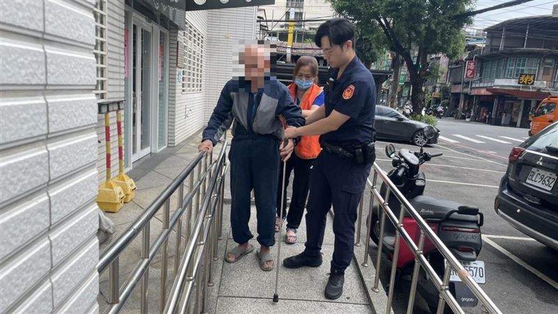 迷路翁因卸心防　警與志工送愛心早餐