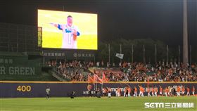 ▲統一獅新莊球場外野繞場。（圖／記者蕭保祥攝影）
