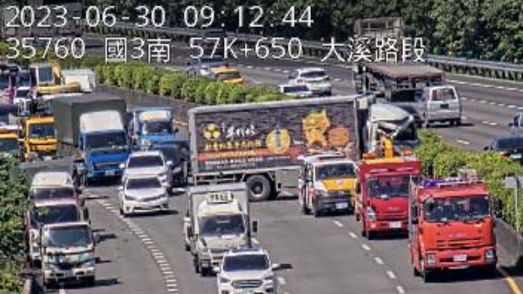 新／國3北上大溪段5車追撞　車流嚴重回堵