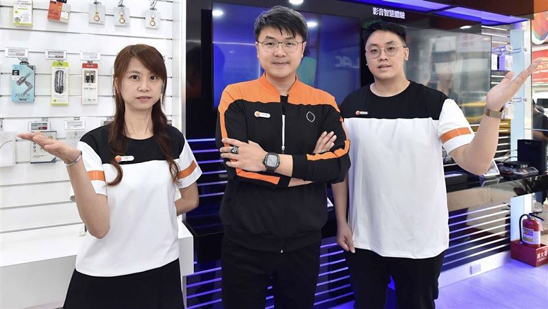 台灣大次世代門市升級 門市人員換新制服