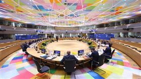 歐盟理事會30日在高峰會結論納入關切台海緊張情勢升高，表示反對任何片面以武力或脅迫改變現狀的企圖。圖為歐盟理事會會議廳。（圖取自twitter.com/BarendLeyts）