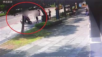 遮車牌違停被蒐證！　男爆怒撞人下場慘了