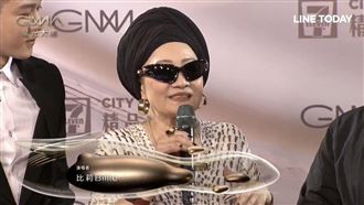 出道55年登金曲獎　比莉勾手周湯豪亮相