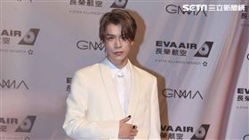 林柏宏和家凱擔任金曲頒獎嘉賓。（圖／記者楊澍、邱榮吉攝影）