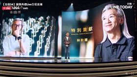 王介安擔任獻獎人，頒發《特別貢獻獎》給林秋離。（圖／翻攝自LINE TODAY）
