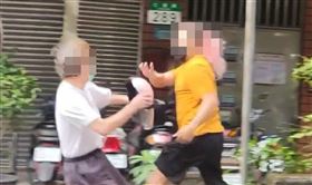 永和,新北,仁愛路,傷害,行車糾紛,違停,按喇叭,KO