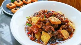 嘉義縣、市-砂鍋魚頭、臺中市-蛋酥西魯肉、高雄市-梅子雞。（圖／觀光局提供）