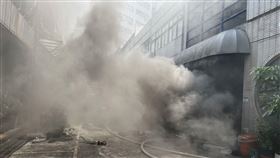 北市南港影音製作公司地下室發生火警。（圖／翻攝畫面）
