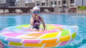 指定入住長榮鳳凰酒店「夏日樂悠遊一泊二食專案」並出示2023宜蘭童玩節票根就能立享住宿優惠，最高可折抵一千元，再加碼招待免費遊傳藝，並加贈可愛動物造型水槍。（圖／飯店旅宿業者提供）