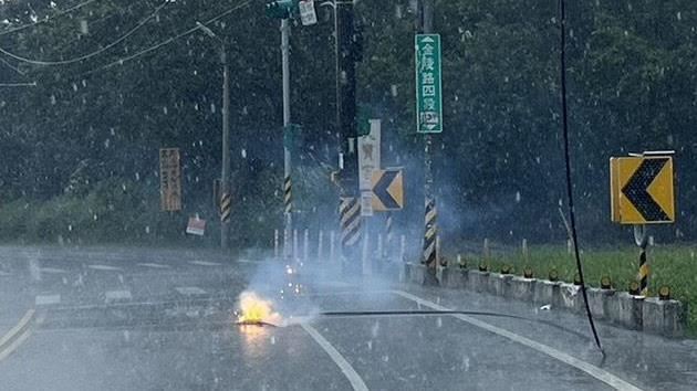 新／雷擊桃園平鎮區　電線起火3千戶停電