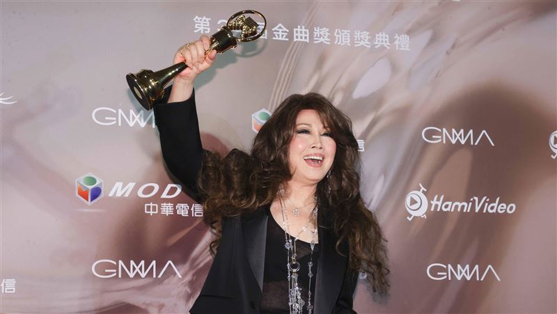 日網都在等！看King Gnu意外嗨見歐陽菲菲