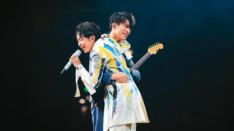 吉他手鬧單飛少一咖　青峰與團員翻臉家凱
