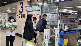 TPASS上路迎來首個上班日，台鐵大致順暢。（圖／記者楊晏琳攝影）