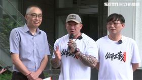 館長、黃國昌遞交邀請函給侯友宜辦公室。