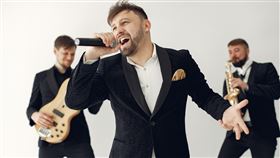 共鳴腔是我們發聲時聲音共鳴的地方，使用正確的共鳴腔能夠使聲音更加穿透力強，讓你的說話更加輕鬆自如