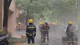 社區失火他湊熱鬧…圍觀才知：燒的是我家…