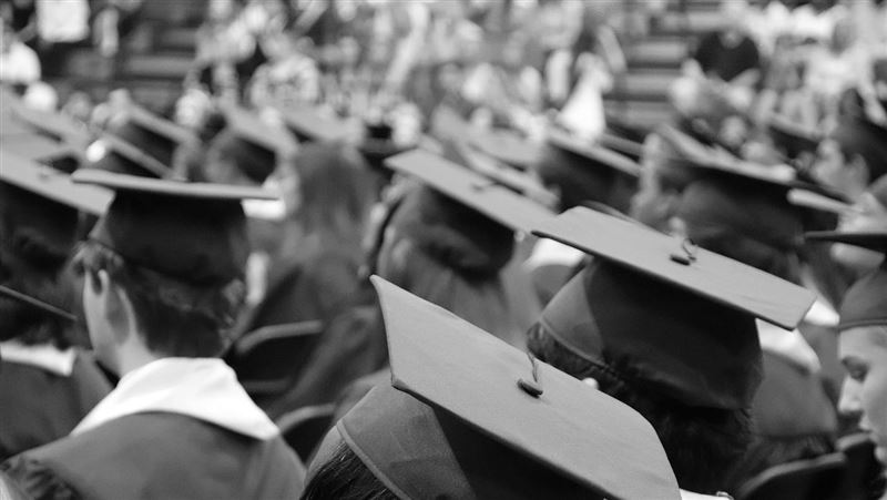 根據全國大學及雇主協會（NACE）報告，金融財務與機械工程並列最受雇主青睞科系。（示意圖／翻攝自pixabay）