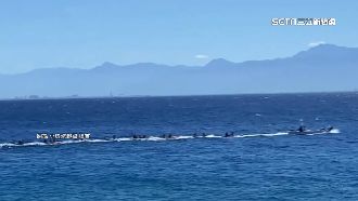 小琉球交通船按喇叭　業者拖獨木舟載客