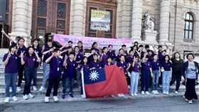 這一次我們成團比賽站上世界前五大音樂殿堂「金廳」驚艷全場的拿下破表的金獎第一名的分數！