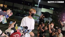 炎亞綸進入士林地檢署複訊。（圖／記者楊佩琪攝影）