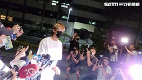 炎亞綸進入士林地檢署複訊。（圖／記者楊佩琪攝影）