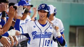 ▲林岳谷一軍首次先發就從古林睿煬手中敲出生涯首轟（圖／富邦悍將球團提供）