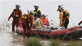 ▲日本九州各地持續下大雨，熊本縣對大約45萬名居民發出疏散指示。（圖／美聯社／達志影像）

