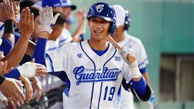 ▲林岳谷生涯一軍首場先發就敲出首轟。（圖／富邦悍將球團提供）