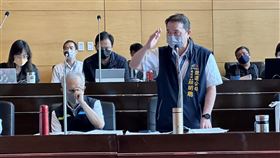 中捷總經理莊明聰請辭獲准台中捷運公司總經理莊明聰（前右）日前因個人生涯規劃請辭，中捷公司董事會通過准辭，並由副總經理葉進財代理總經理一職。圖為莊明聰日前列席議會備詢。中央社記者趙麗妍攝  112年7月3日