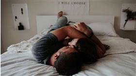 ▲洞房花燭夜導致新娘陰道裂傷，大量出血1.5公升急送醫。（示意圖／Unsplash）