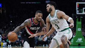 ▲傳泰坦（Jayson Tatum）嘗試招攬里拉德（Damian Lillard）加盟塞爾提克。（資料圖／美聯社／達志影像）