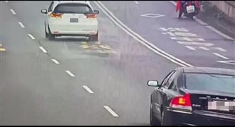 北市奇觀「乾濕分離」！暴雨落下瞬間曝光