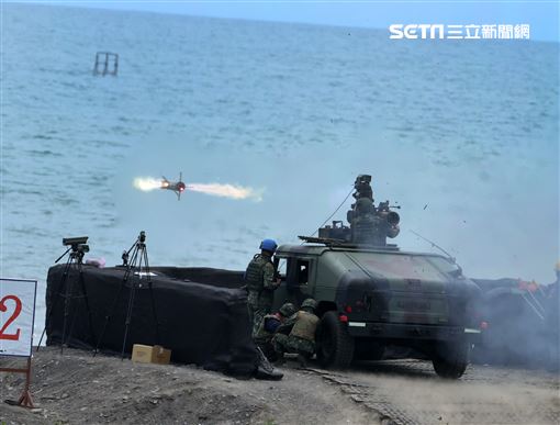 第四作戰區成立操演指揮部「天馬操演」進行拖式飛彈實彈射擊鑑測。（圖/記者邱榮吉屏東攝影）