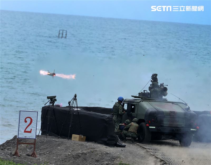 第四作戰區成立操演指揮部「天馬操演」進行拖式飛彈實彈射擊鑑測。（圖/記者邱榮吉屏東攝影）