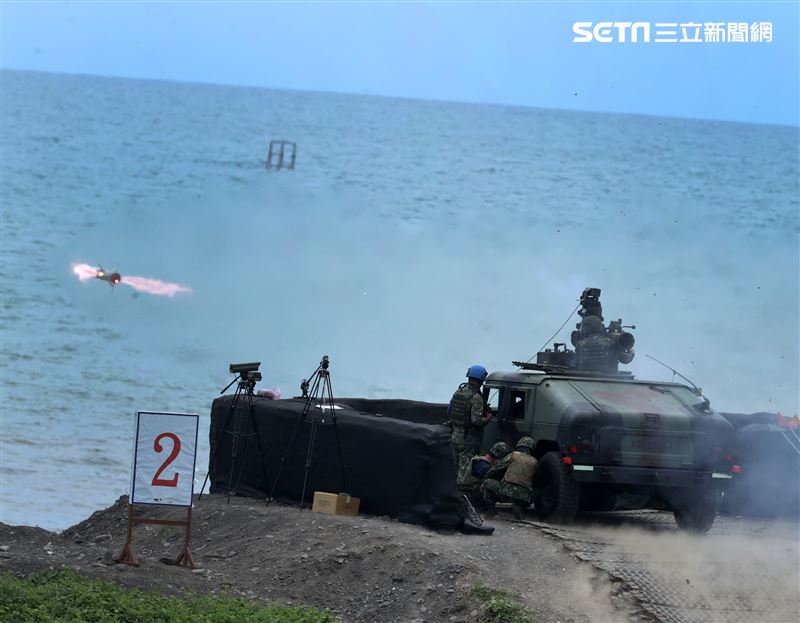 第四作戰區成立操演指揮部「天馬操演」進行拖式飛彈實彈射擊鑑測。（圖/記者邱榮吉屏東攝影）
