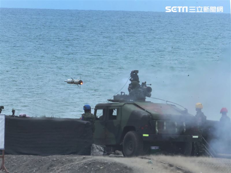 第四作戰區成立操演指揮部「天馬操演」進行拖式飛彈實彈射擊鑑測。（圖/記者邱榮吉屏東攝影）