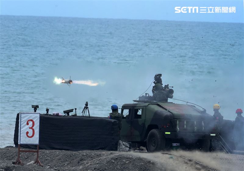 第四作戰區成立操演指揮部「天馬操演」進行拖式飛彈實彈射擊鑑測。（圖/記者邱榮吉屏東攝影）