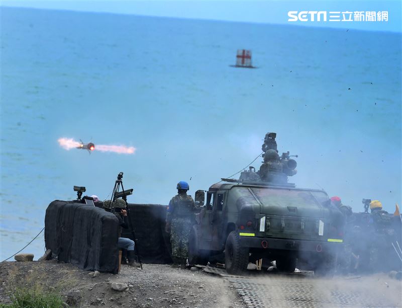 第四作戰區成立操演指揮部「天馬操演」進行拖式飛彈實彈射擊鑑測。（圖/記者邱榮吉屏東攝影）