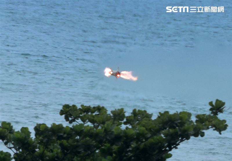 第四作戰區成立操演指揮部「天馬操演」進行拖式飛彈實彈射擊鑑測。（圖/記者邱榮吉屏東攝影）