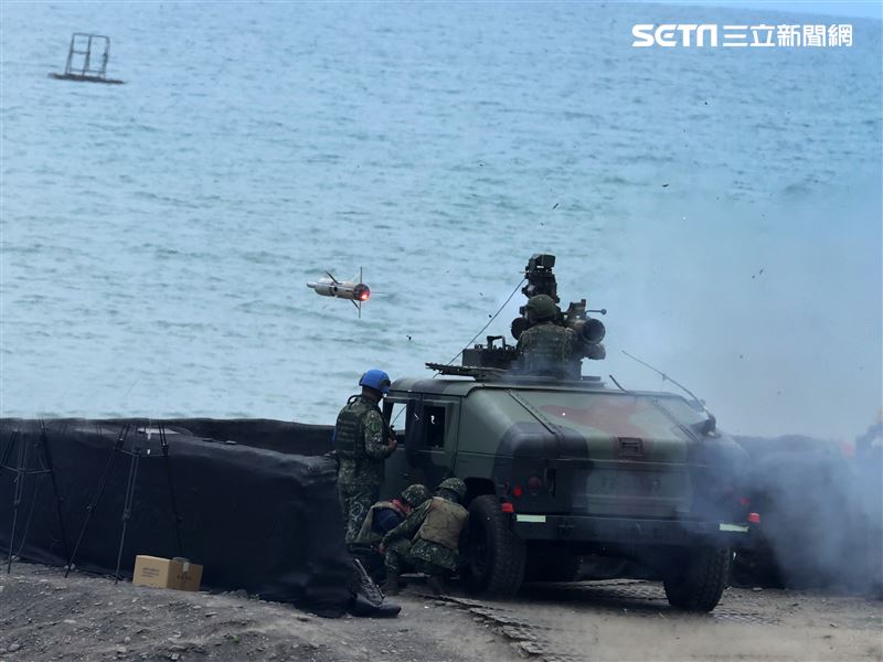 第四作戰區成立操演指揮部「天馬操演」進行拖式飛彈實彈射擊鑑測。（圖/記者邱榮吉屏東攝影）