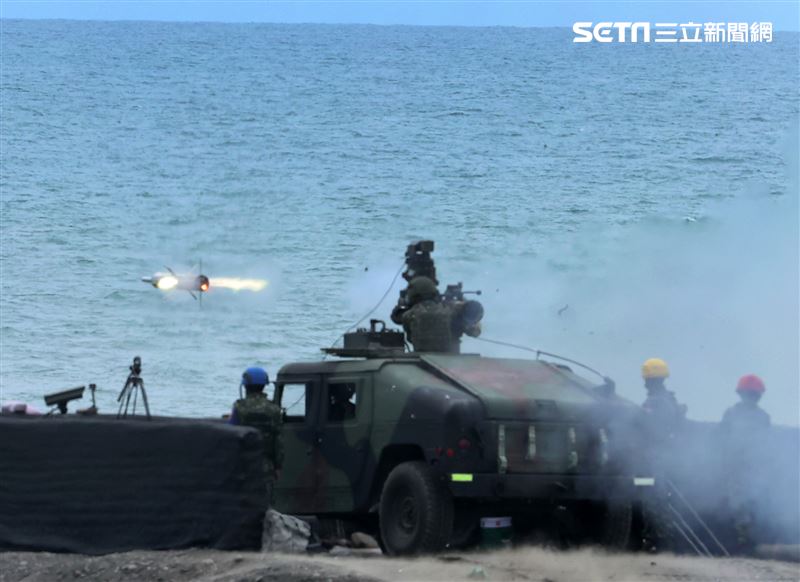 第四作戰區成立操演指揮部「天馬操演」進行拖式飛彈實彈射擊鑑測。（圖/記者邱榮吉屏東攝影）