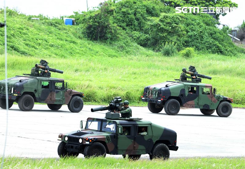 第四作戰區成立操演指揮部「天馬操演」進行拖式飛彈實彈射擊鑑測。（圖/記者邱榮吉屏東攝影）
